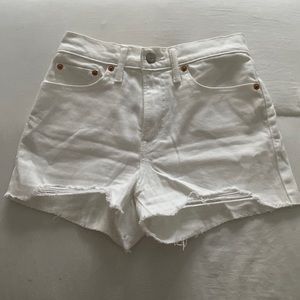 Levi High waisted White shorts